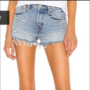 Levi’s 501 shorts wave line